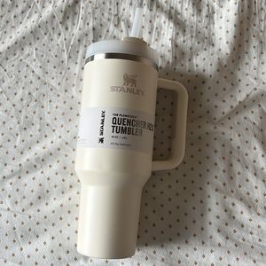 NWT Stanley Quencher H2.0 Flowstate 40oz Tumbler